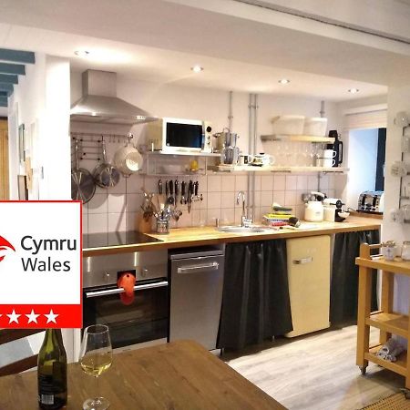 Farmhand Cottage Narberth Bagian luar foto