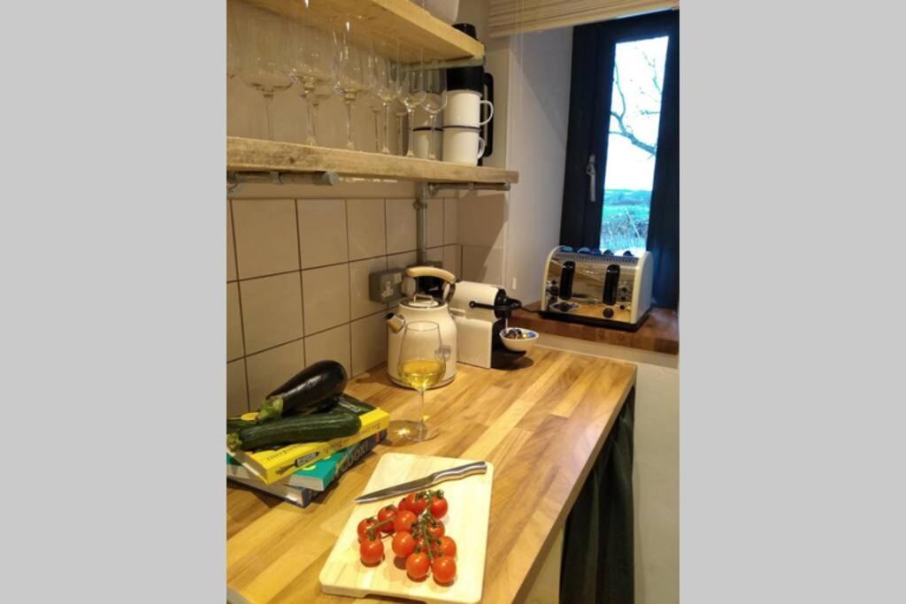 Farmhand Cottage Narberth Bagian luar foto