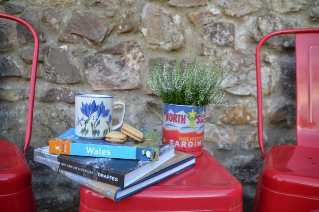 Farmhand Cottage Narberth Bagian luar foto